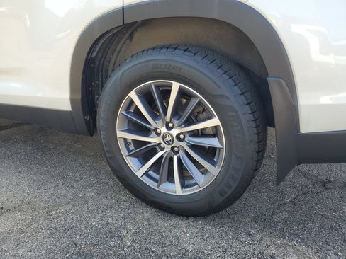 Used 2019 Toyota Highlander XLE AWD/4WD image 29