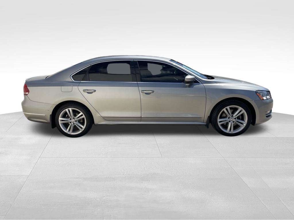 Used 2014 Volkswagen Passat TDI SEL Premium FWD image 4