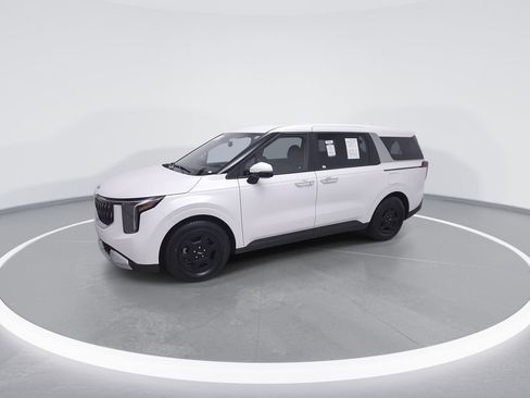 Used 2025 Kia Carnival image 4