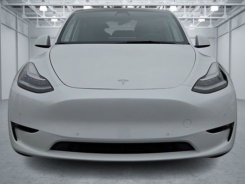 Used 2021 Tesla Model Y Long Range image 2