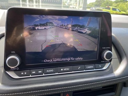Used 2024 Nissan Rogue S AWD/4WD image 12