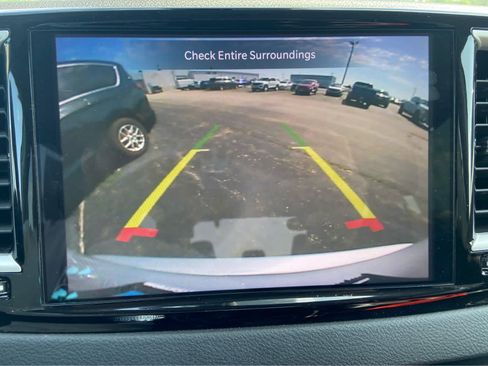 Used 2024 Chrysler Pacifica Touring-L FWD image 36