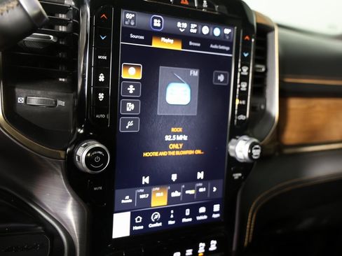 Used 2024 RAM 3500 Limited w/ Towing Technology Group image 7