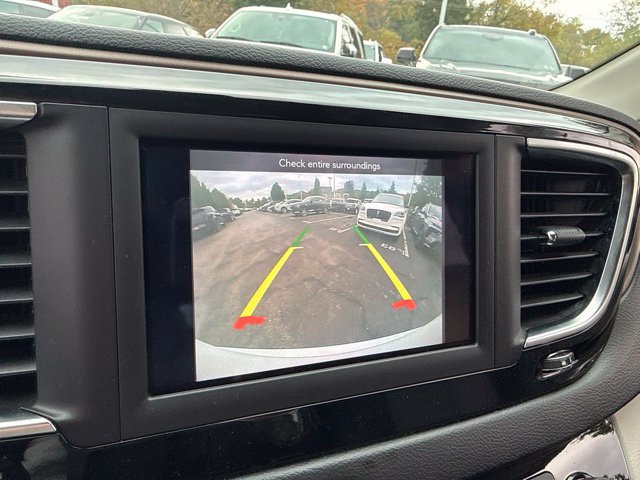 Used 2018 Chrysler Pacifica Touring-L FWD image 20