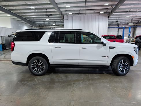 Used 2023 GMC Yukon XL AT4 w/ Technology Package AWD/4WD image 2