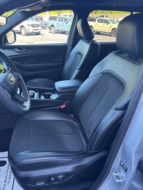 Used 2024 Jeep Grand Cherokee Altitude AWD/4WD image 13