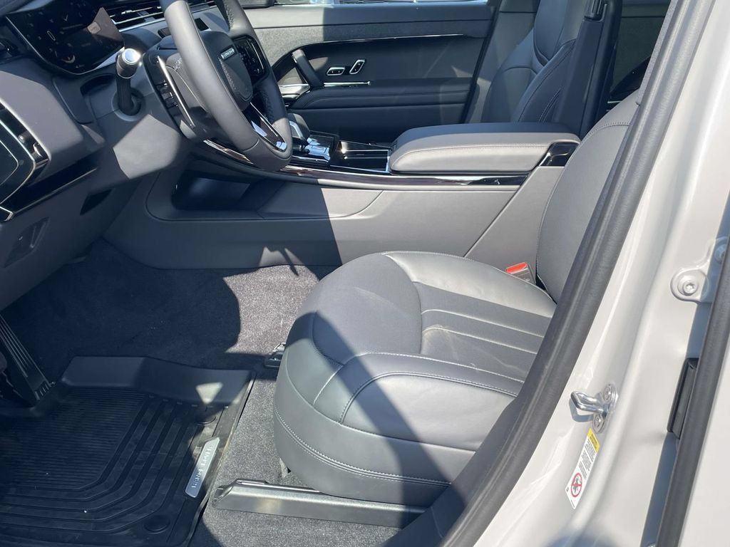 New 2026 Land Rover Range Rover Sport Dynamic SE AWD/4WD image 10