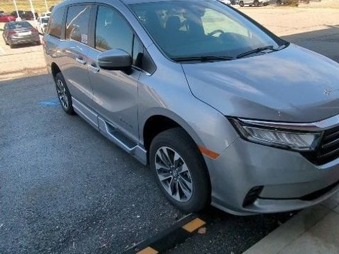 Used 2024 Honda Odyssey EX-L image 2