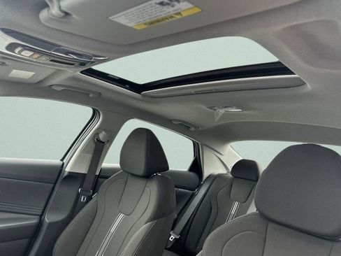 New 2025 Hyundai Elantra SEL image 20