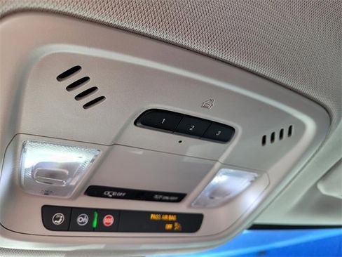 Used 2021 Chevrolet Traverse RS image 24