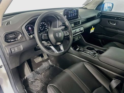 Used 2025 Honda Pilot EX-L image 11