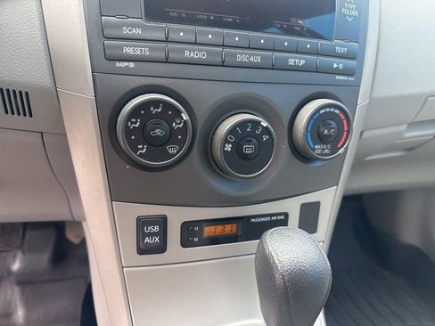 Used 2011 Toyota Corolla LE FWD image 25