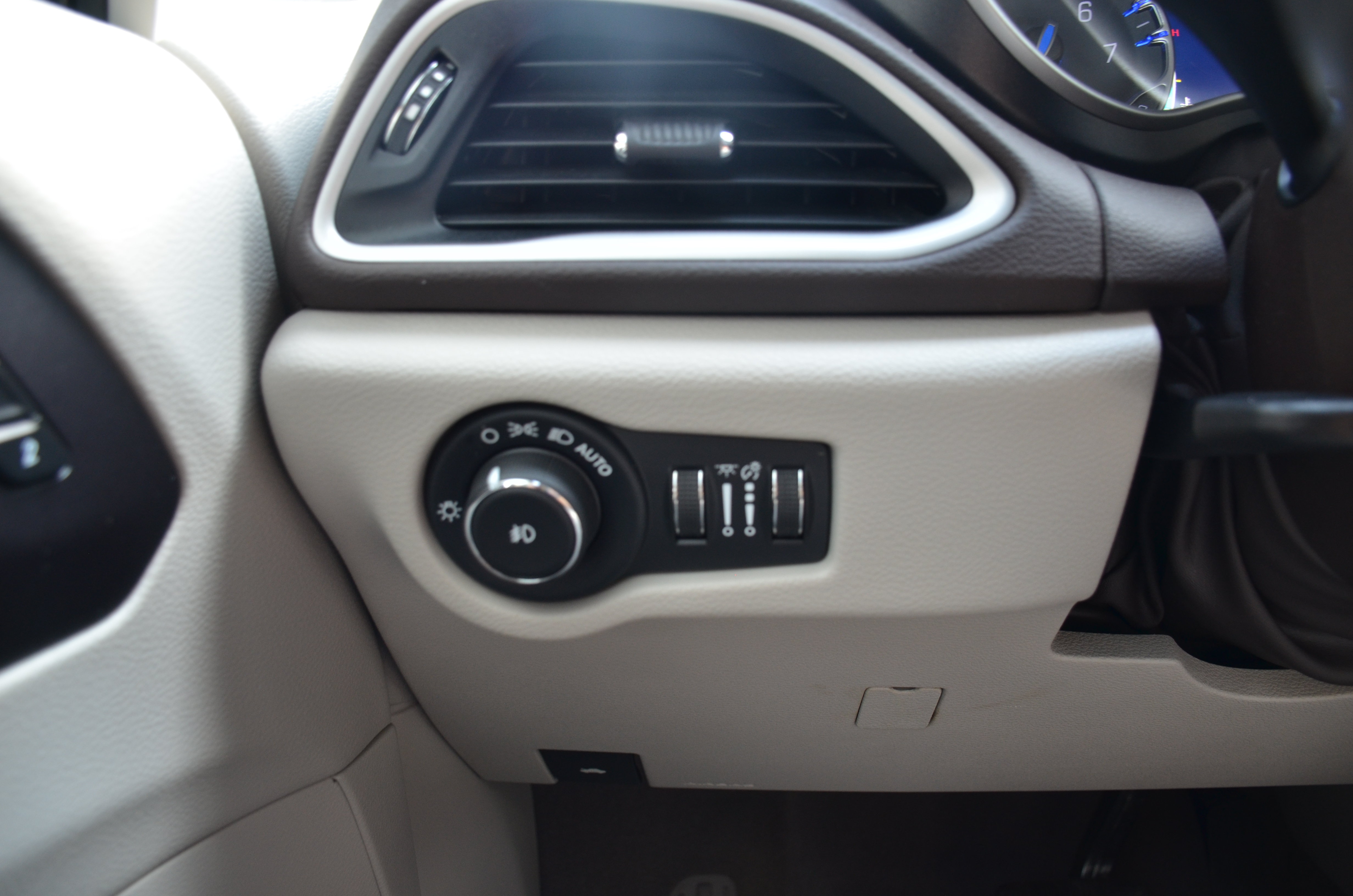 Used 2020 Chrysler Pacifica Touring-L Plus FWD image 54