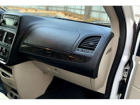 Used 2016 Dodge Grand Caravan SE w/ Quick Order Package 29E SE image 17