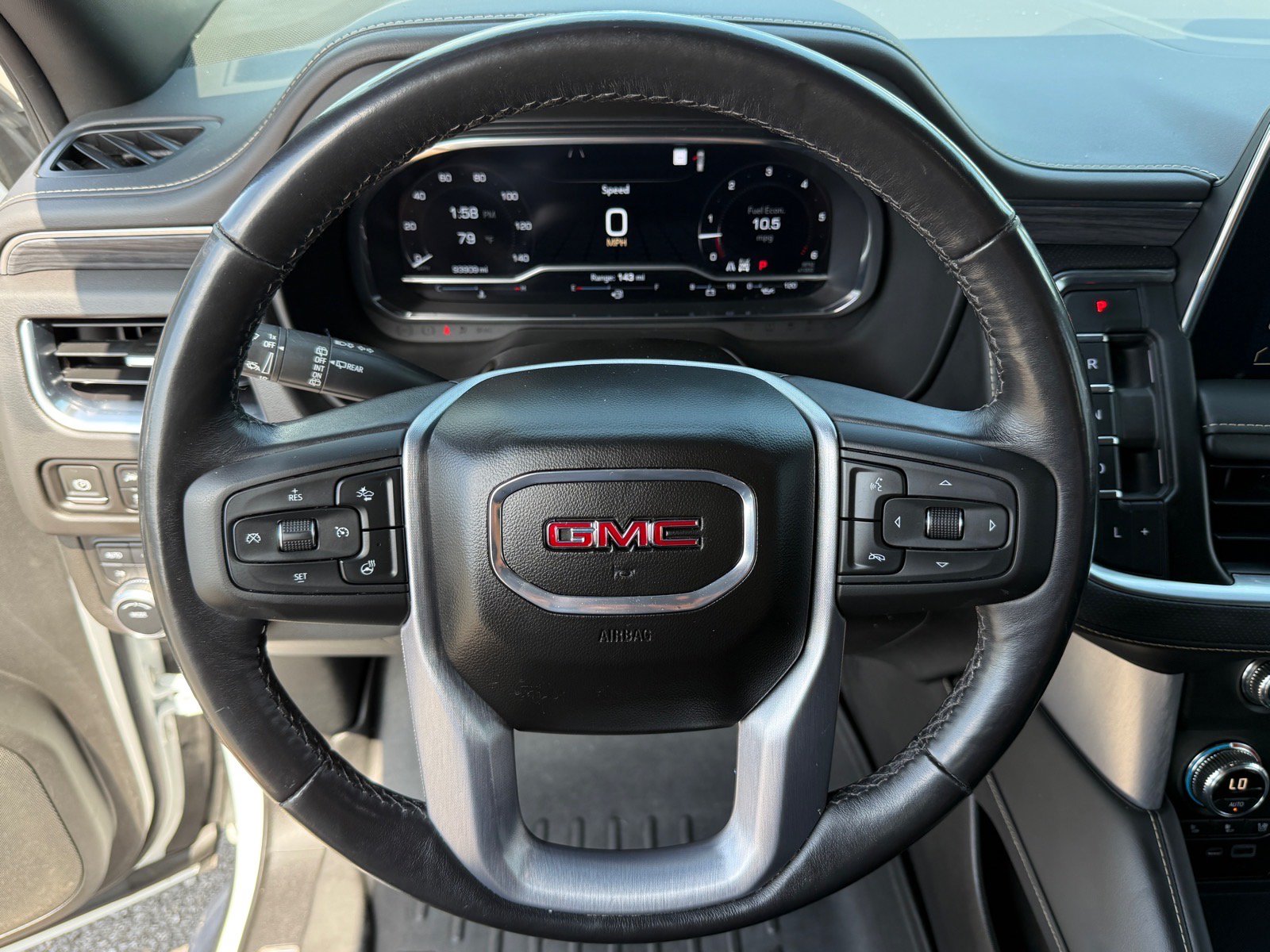 Used 2022 GMC Yukon SLT w/ SLT Premium Package AWD/4WD image 15