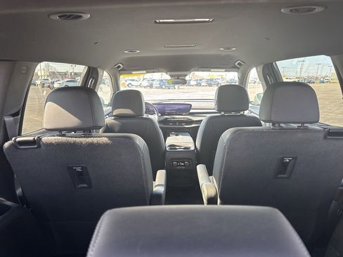 Used 2025 Buick Enclave Preferred image 15