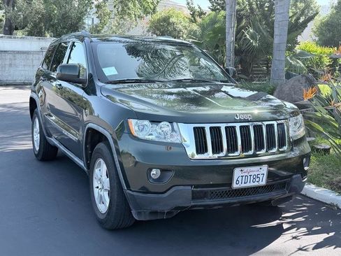 Used 2011 Jeep Grand Cherokee Laredo AWD/4WD image 4