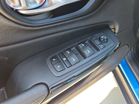 Used 2023 Jeep Cherokee Altitude Lux AWD/4WD image 22