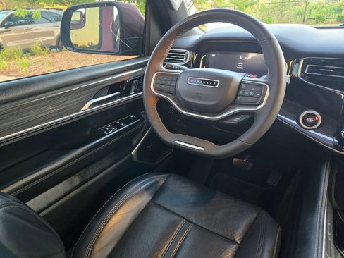 Used 2022 Jeep Wagoneer Series II AWD/4WD image 9