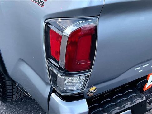 Used 2022 Toyota Tacoma TRD Off-Road w/ Technology Package image 32