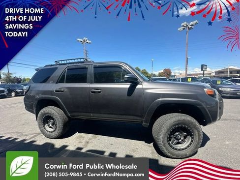 Used 2017 Toyota 4Runner SR5 AWD/4WD image 4