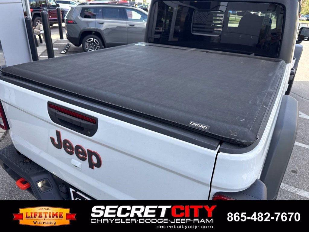Used 2023 Jeep Gladiator Mojave w/ Cold Weather Group AWD/4WD image 18