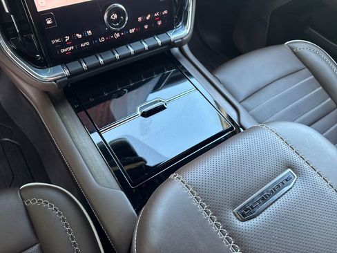 Certified 2025 GMC Yukon XL Denali Ultimate AWD/4WD image 26
