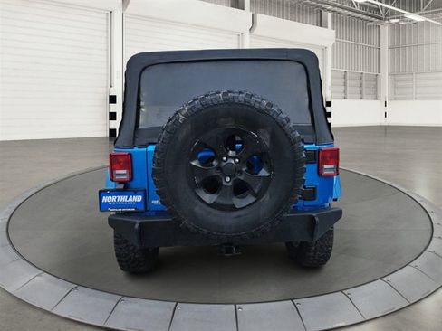 Used 2015 Jeep Wrangler Unlimited Sahara w/ Connectivity Group image 3