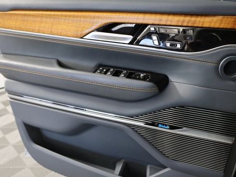 Used 2022 Jeep Grand Wagoneer Series III image 29