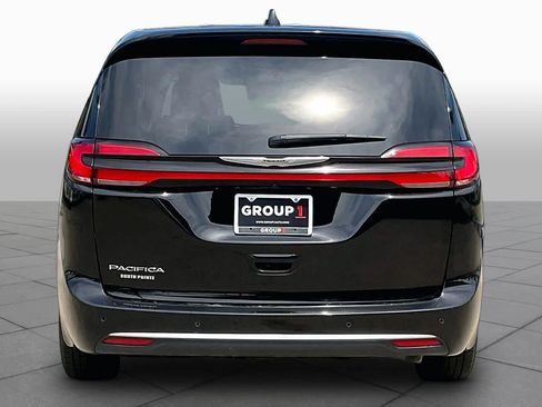 Certified 2024 Chrysler Pacifica Touring-L FWD image 5