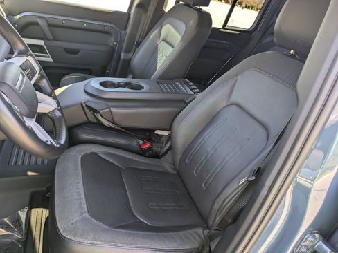 Used 2020 Land Rover Defender 110 SE image 19