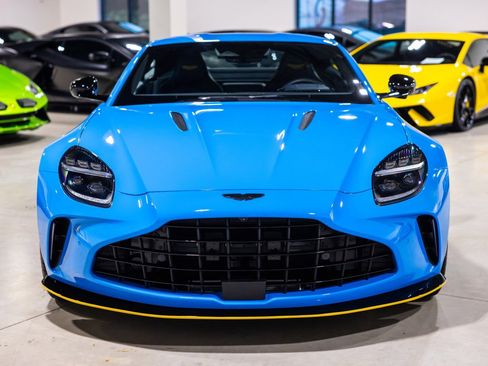 Used 2025 Aston Martin V8 Vantage Coupe image 11