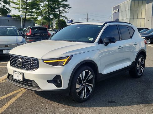 Certified 2024 Volvo XC40 B5 Plus w/ Protection Package Premier AWD/4WD image 3
