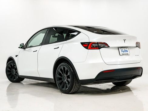 Used 2021 Tesla Model Y Long Range image 24