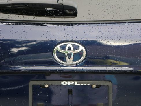 Used 2023 Toyota Highlander XLE FWD image 5