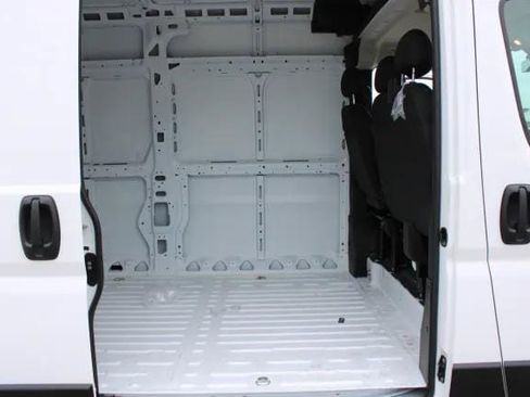 New 2025 RAM ProMaster 2500 w/ Convenience Group FWD image 33