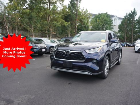 Used 2021 Toyota Highlander Platinum AWD/4WD image 1