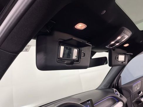 Used 2021 Mercedes-Benz GLB 250 4MATIC w/ Premium Package image 34