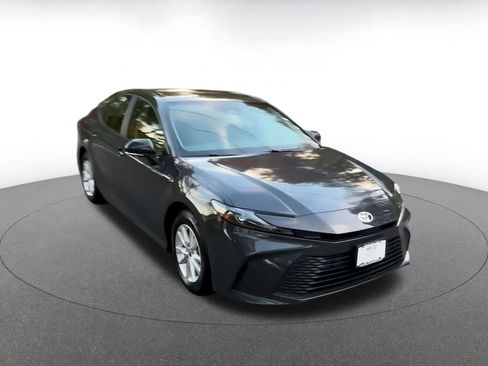 Used 2025 Toyota Camry LE image 3