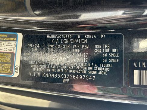 Used 2025 Kia Carnival image 34