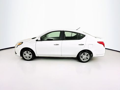 Used 2019 Nissan Versa SV image 4