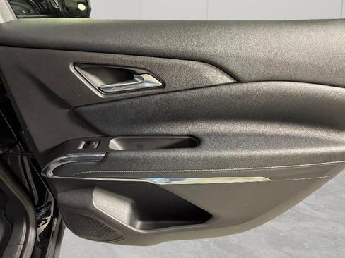 Certified 2025 Chevrolet Traverse LT w/ Driver Confidence Package FWD image 37