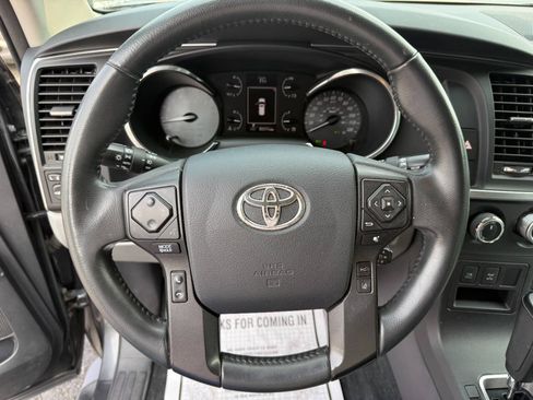Used 2018 Toyota Sequoia Limited w/ Safety & Convenience Package AWD/4WD image 16