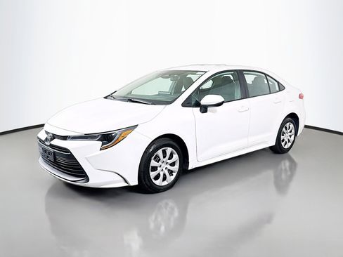 Used 2024 Toyota Corolla LE image 4
