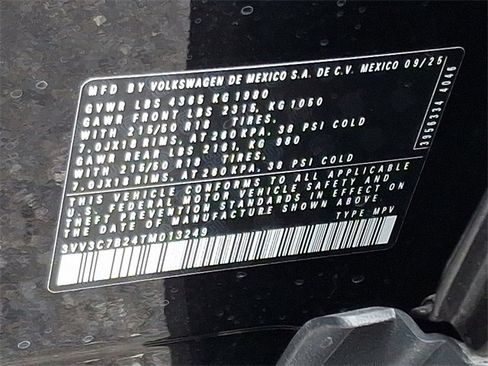 New 2026 Volkswagen Taos SE image 11