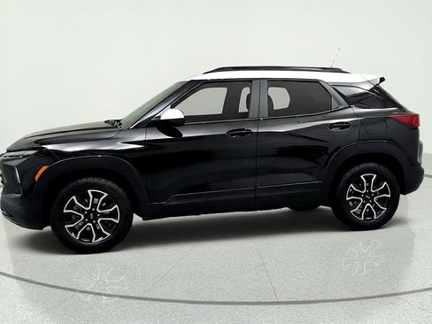 Used 2025 Chevrolet TrailBlazer ACTIV w/ Driver Confidence Package FWD image 2
