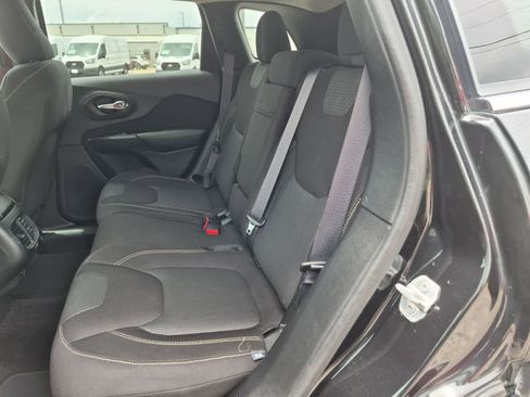 Used 2016 Jeep Cherokee Latitude FWD image 22