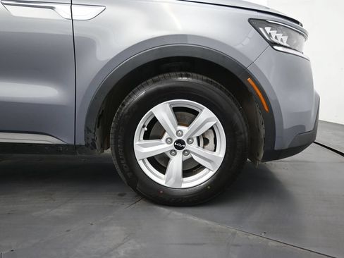 Used 2023 Kia Sorento LX FWD image 8