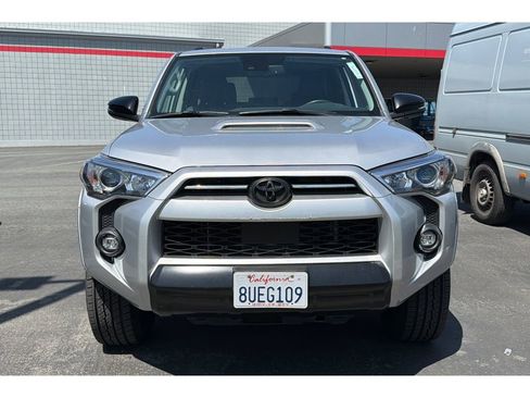 Used 2021 Toyota 4Runner Venture AWD/4WD image 3