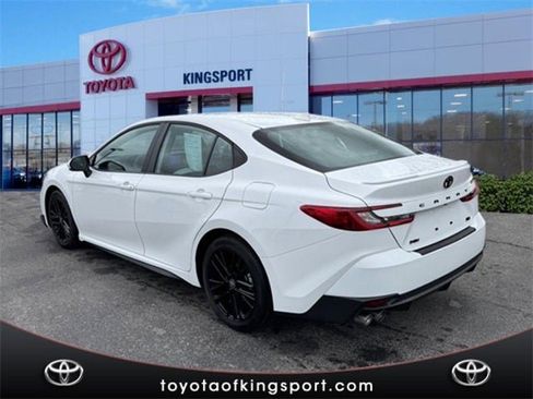 Used 2025 Toyota Camry SE w/ Convenience Package image 3